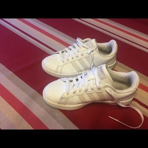 Adidas Superstar size 7 women